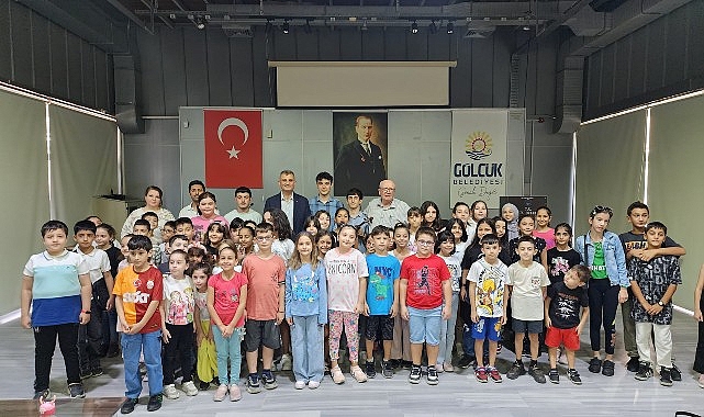 Gölcük Belediye Konservatuarı Çocuk Korosu, Şef Turan Yüksel eşliğinde yeni periyot eğitimlerine Sanat Galeri’nde başladı.