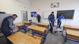 İBB, Bir Haftada 65 Bin Öğrencinin Okulunu Temizledi