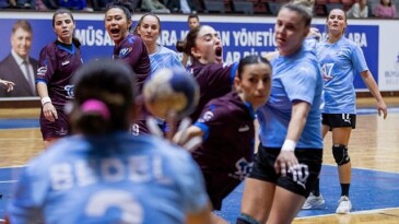 İzmir tribünlerinden güçlü toplumsal cinsiyet eşitliği bildirisi “Sözlerimizle Eşitliği İnşa Ediyoruz” diyerek tek yürek oldular