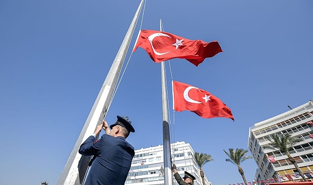 İzmir’de Cumhuriyet Bayramı merasimleri başladı