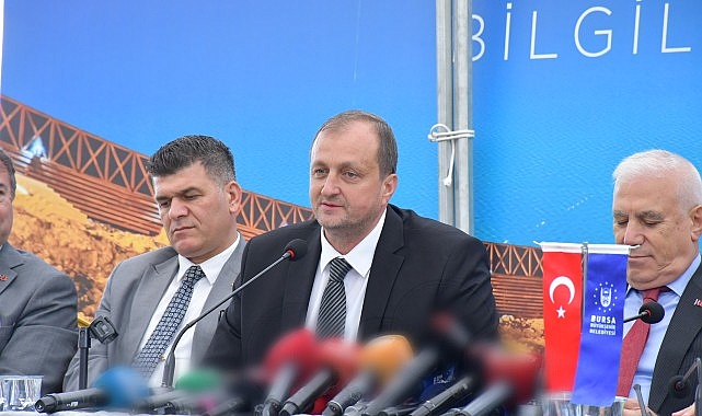 İznik’te gerçekleştirilen hafriyat çalışmalarının bilgilendirme toplantısı göl kenarında gerçekleşti