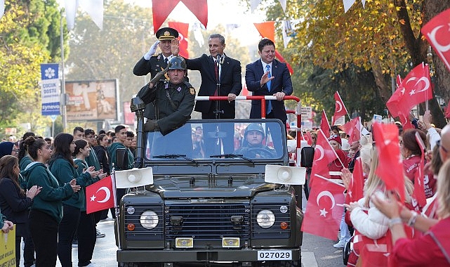 Kadıköy’de Büyük Cumhuriyet Yürüyüşü Öncesi Renkli İmgeler