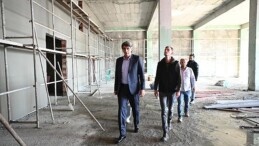 Kartepe Belediye Başkanı Av.M.Mustafa Kocaman, yapımı süratle devam eden Kartepe İtfaiye Müfreze binası çalışmalarını yerinde inceledi.