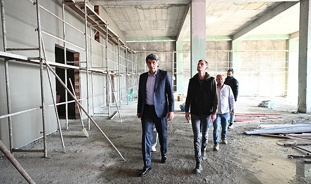 Kartepe Belediye Başkanı Av.M.Mustafa Kocaman, yapımı süratle devam eden Kartepe İtfaiye Müfreze binası çalışmalarını yerinde inceledi.