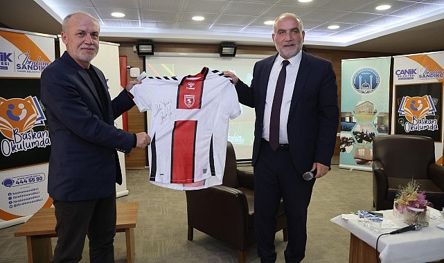 Lider İbrahim Sandıkçı: “Öğrencilerimizin fikirlerine büyük ehemmiyet veriyoruz”