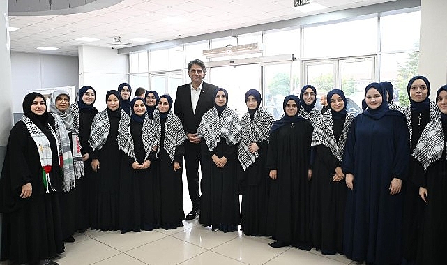 Lider Kocaman yeni hafızları tebrik etti.