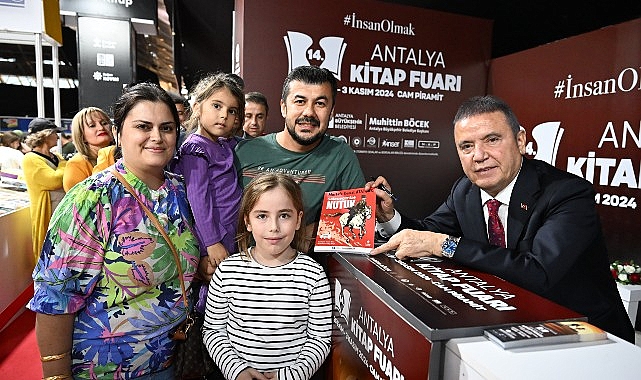 Lider Muhittin Böcek okurlarıyla buluştu