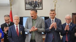 Lider Sezer’den astsubaylara manalı ziyaret.