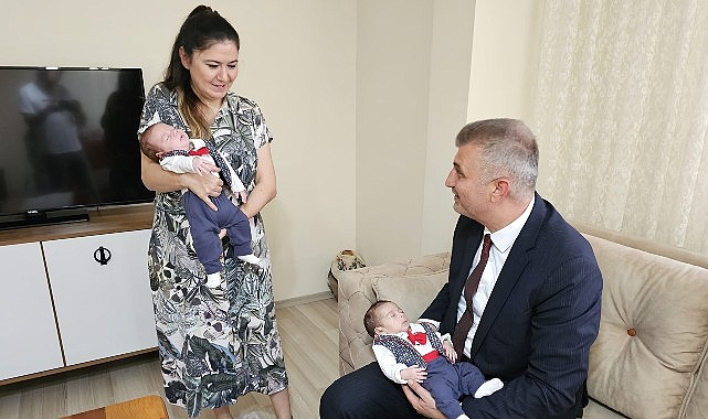 Lider Sezer’den ikiz bebeklere güzel geldin sürprizi