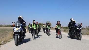 Lise Öğrencileri Doğal ve Tarihi Hoşluklar Eşliğinde Pedal Çevirdi