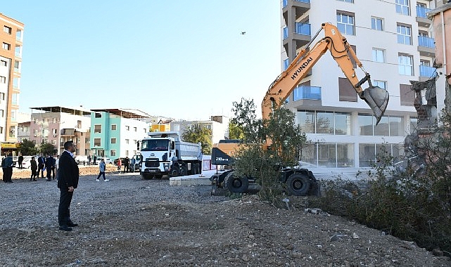 Metruk Binaların Yıkımı ile Çiğli’de Trafik Rahatlıyor