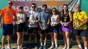 Muğla Büyükşehir Belediyesi 6. Klasik Cumhuriyet Kupası Karma Tenis Turnuvası Dalaman’da Yapıldı