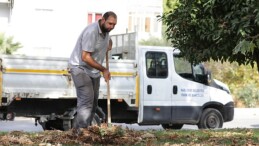 Narlidere’de parklarda paklık seferberliği başlatıldı.