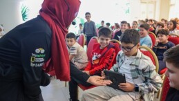 Öğrenciler, Avustralya Çöllerinin Sakallı Ejderiyle Konya Tropikal Kelebek Bahçesi’nde Tanışıyor