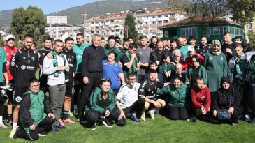 Özel çocuklardan Kocaelispor’a özel ziyaret