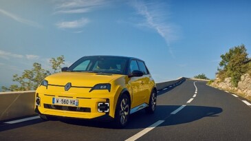 Renault 5 E-Tech %100 elektrikli test sürüşleri Nice’te gerçekleştiriliyor.