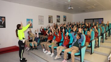 Selçuklu Trafik Eğitim Parkı Trafikte Şuurlu Kuşaklar Yetiştirmeye Devam Ediyor