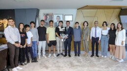 Üniversite ve Liseli gençlerden Lider Önal’a teşekkür ziyareti