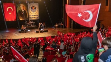 Yenişehir Belediyesi Cumhuriyet Bayramı’nda Suavi’yi Mersinlilerle buluşturdu