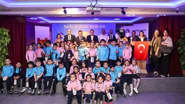 Zeytinburnu Belediyesi ve Koç Üniversitesi Hastanesi, “Sağlık Elde Başlar” projesiyle 5 bin ilkokul öğrencisine el yıkama eğitimi vermeyi hedefliyor.