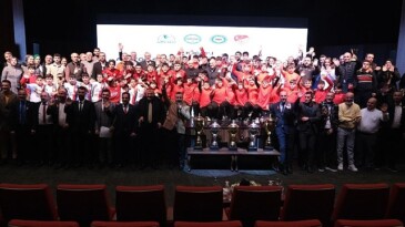 Amatörün yanında ebediyen Büyükşehir var