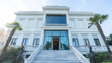 Atlı Köşk yenilenen teşhirleri ve zenginleşen dijital arşiviyle sanatseverleri ağırlamaya hazır!