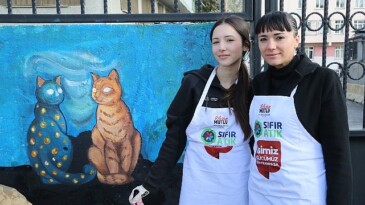 Bayrampaşalı öğrenciler, ‘can dostlarımız’ için fotoğraf yaptı