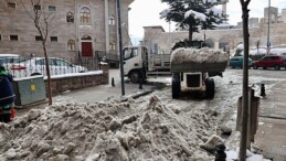Belediye Caddesi ve Ana Arterlerde Kar Paklığı yapılıyor
