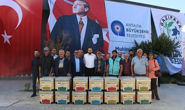 Büyükşehir’den Gazipaşalı arıcılara kovan takviyesi