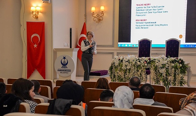 Çalışana iş sıhhati ve güvenliği eğitimi.