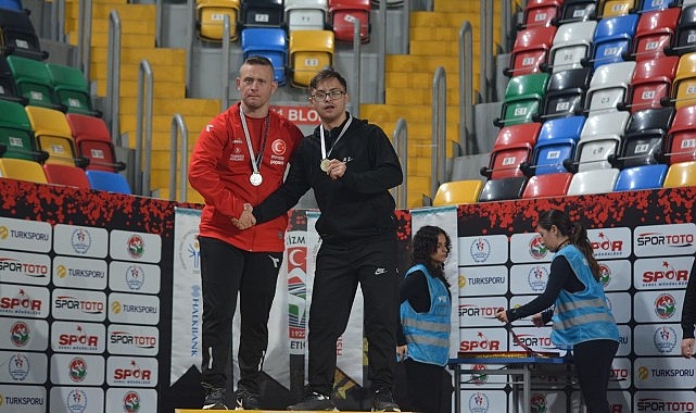 Canikli Atlet Ali Topaloğlu Madalyaları Topladı
