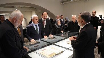 Darülmülk’te İlmin Yansımaları: “Anadolu’da Kur’an ve Bilgelik İzleri Yazma Eserler Sergisi” Açıldı