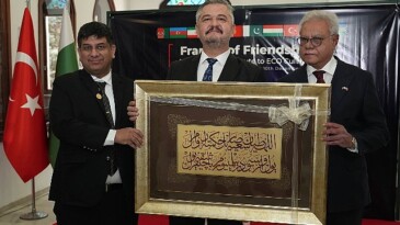 “Dostluğun Çerçeveleri” standı sanatseverlerle buluştu Keçiören’de ECO ülkeleri fotoğraf standı açıldı