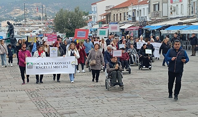 Foça’da Engelliler Farkındalık İçin Yürüdü