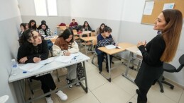 Gaziemir Belediyesi’nden bin 180 öğrenciye fiyatsız eğitim