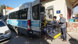 Gaziemir Belediyesi’nden engelli ve hasta bireylere ulaşım takviyesi