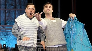 İstanbul Büyükşehir Belediyesi Kent Tiyatroları, tiyatro döneminin yeni haftasında 13 oyunla seyirci karşısına çıkıyor.