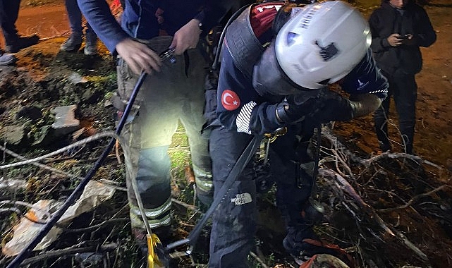 İtfaiye takımları buzağıyı düştüğü kuyudan çıkardı