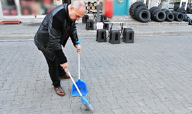 ‘İzmarit savaşçısı’ esnaf hassaslığıyla örnek oluyor