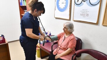 İzmir Büyükşehir Belediyesi bu yıl binlerce şahsa sağlık hizmeti verdi Eşrefpaşa Hastanesi şifa dağıtıyor