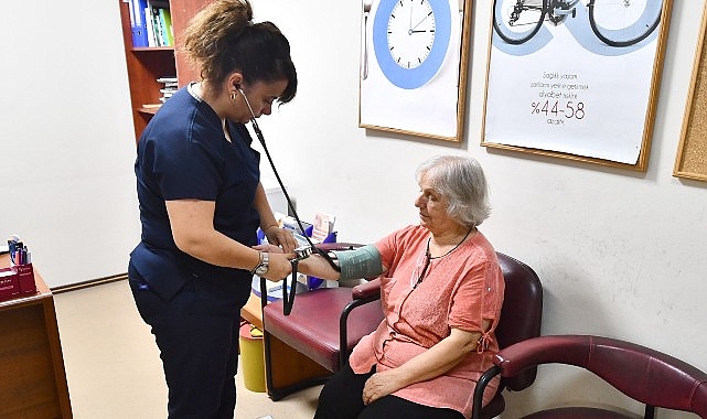 İzmir Büyükşehir Belediyesi bu yıl binlerce şahsa sağlık hizmeti verdi Eşrefpaşa Hastanesi şifa dağıtıyor