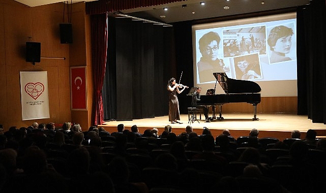 “Kadın Gizemi” Standı Sanatseverlerle Buluştu