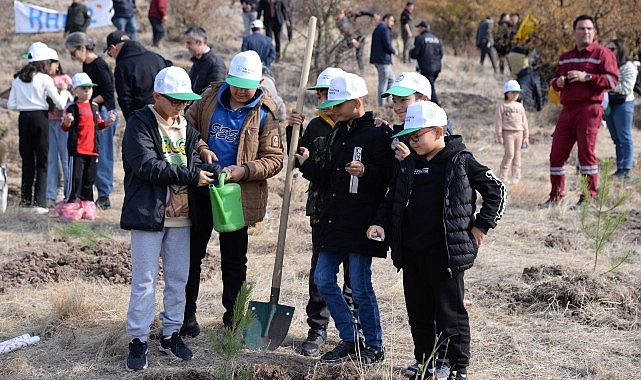 Kahramankazan’da Ulusal Ağaçlandırma Günü kapsamında fidan dikme aktifliği gerçekleştirildi.