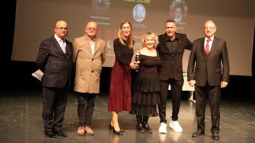 Kentin tiyatrosu için ödül gecesi