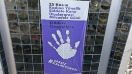 Konak’tan şiddete karşı dev afiş: Sessiz kalmıyoruz!