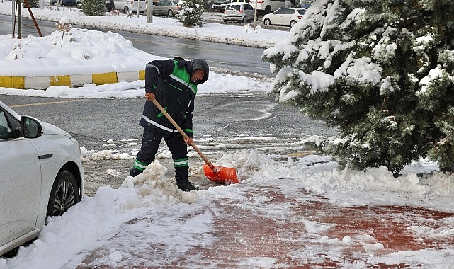 Lider Arı “Nevşehir’de Kar Mesaimiz Aralıksız Sürüyor”