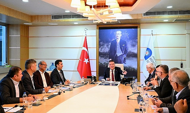 Lider Böcek muhtar temsilcileriyle bir ortaya geldi