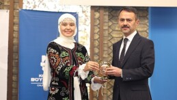 Lider Büyükakın memleketler arası öğrencilere seslendi: “Yarının hoş dünyasını siz inşa edeceksiniz”