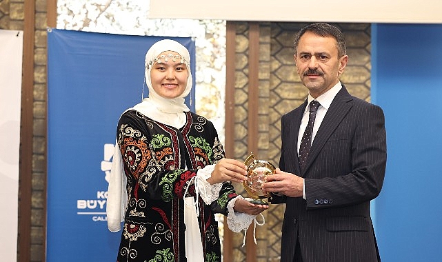 Lider Büyükakın memleketler arası öğrencilere seslendi: “Yarının hoş dünyasını siz inşa edeceksiniz”