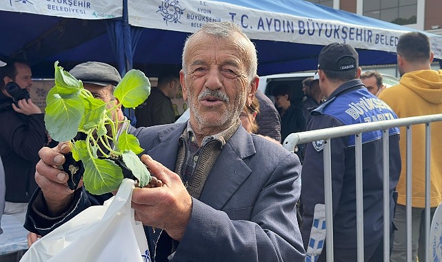 Lider Çerçioğlu Koçarlılı Vatandaşları Cet Tohumu Fideleriyle Buluşturdu
